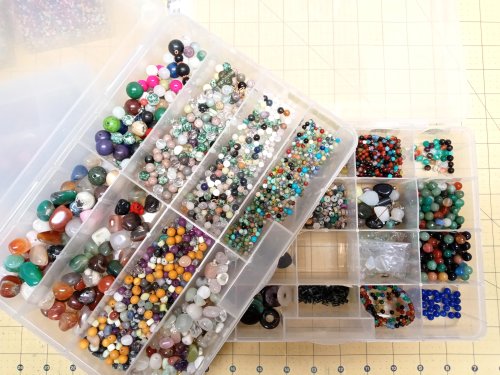 Judy Larson's Summer Fun Necklace - Starting The Project, Beading, Loops, Wire Loop, Wrapped Wire Loop, Beads,  two divided trays